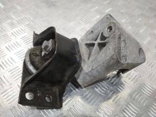 подушка крепления двигателя Nissan Note E11 2006, 8200131305
