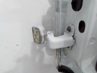 петля двери Opel Vivaro B 2016, правый руль